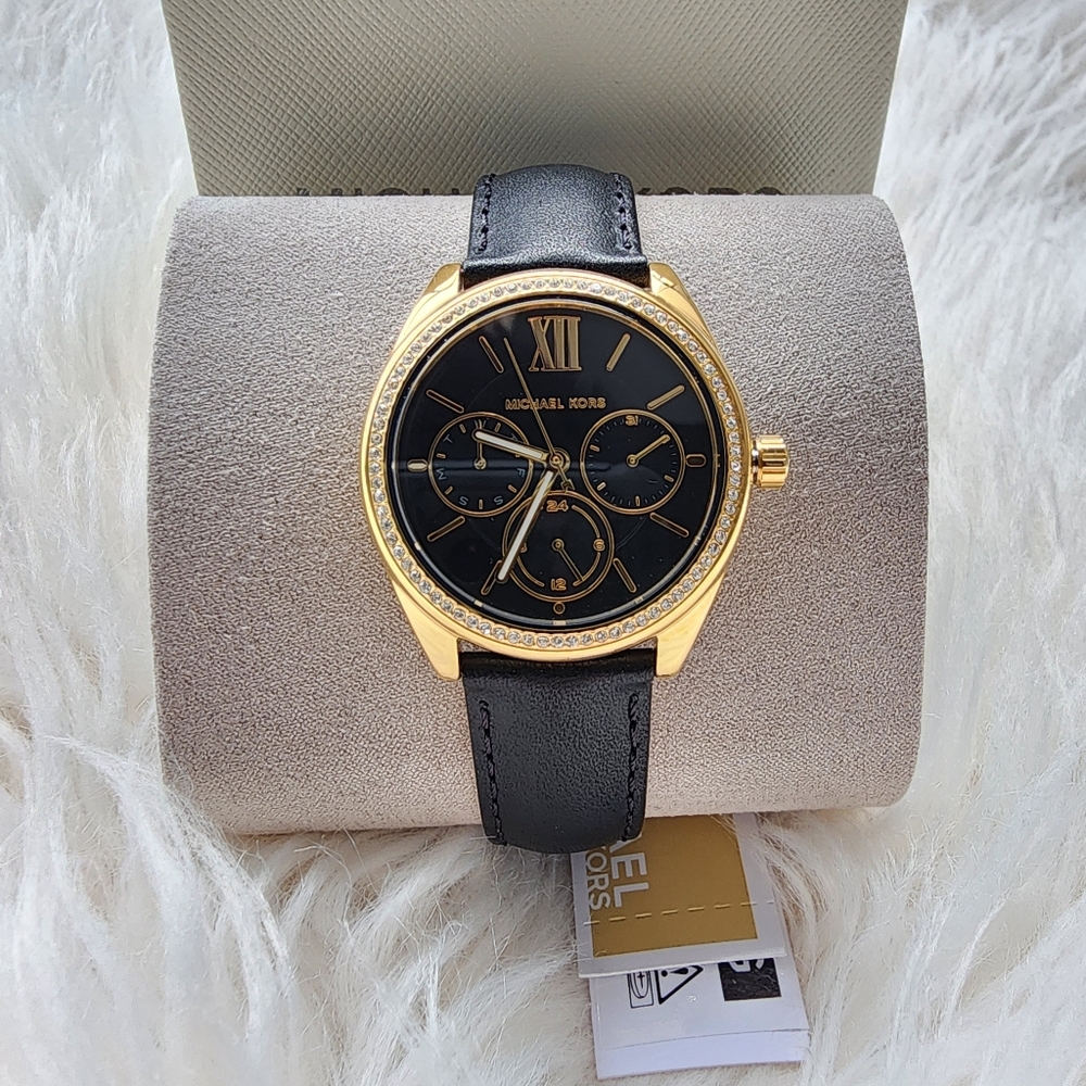 🎁⌚️Michael kors watch original brand new with tag No Negotiable!!!